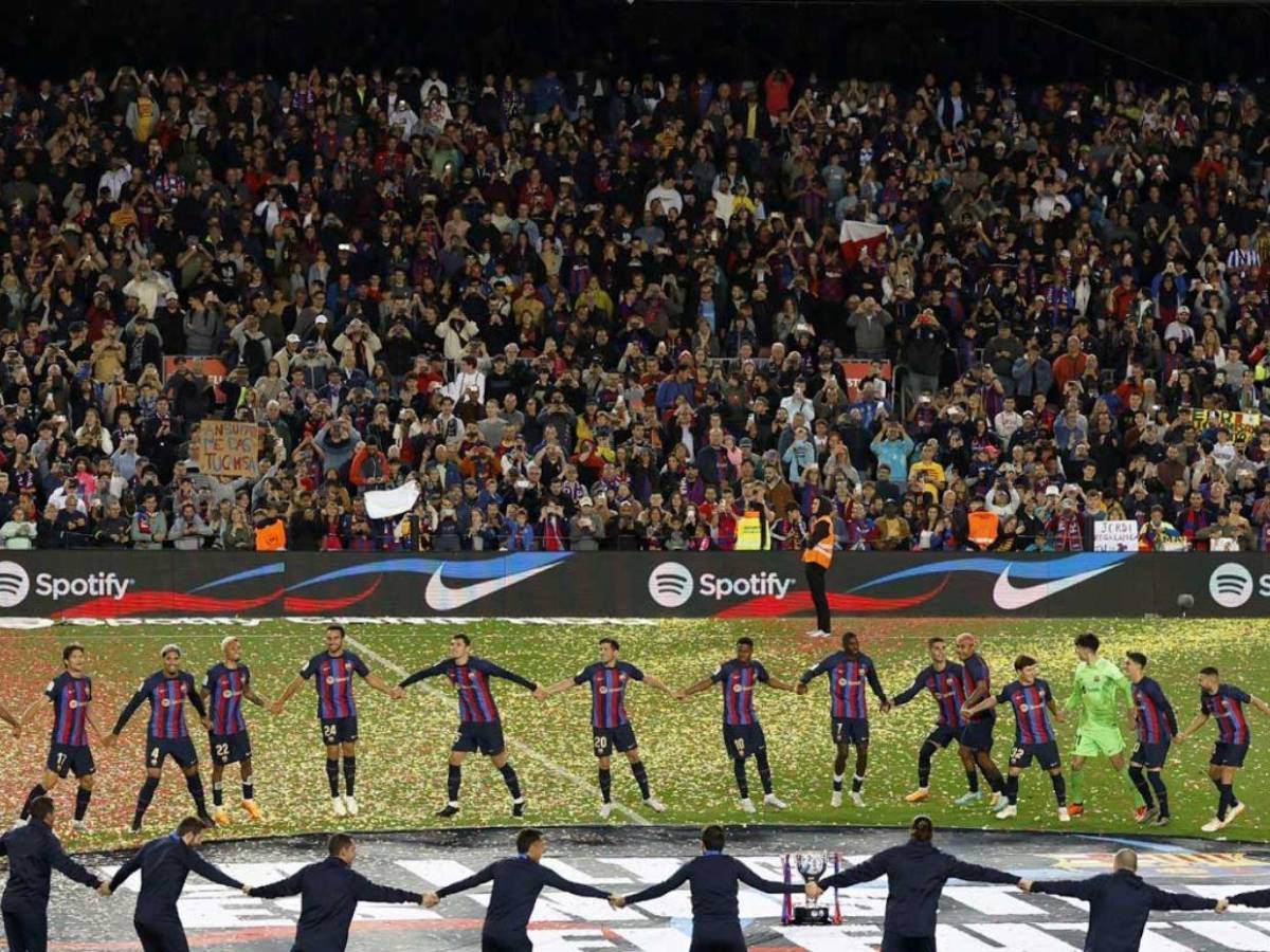 La visita de una leyenda, reestructuras, entrenamiento abierto y el retorno a casa