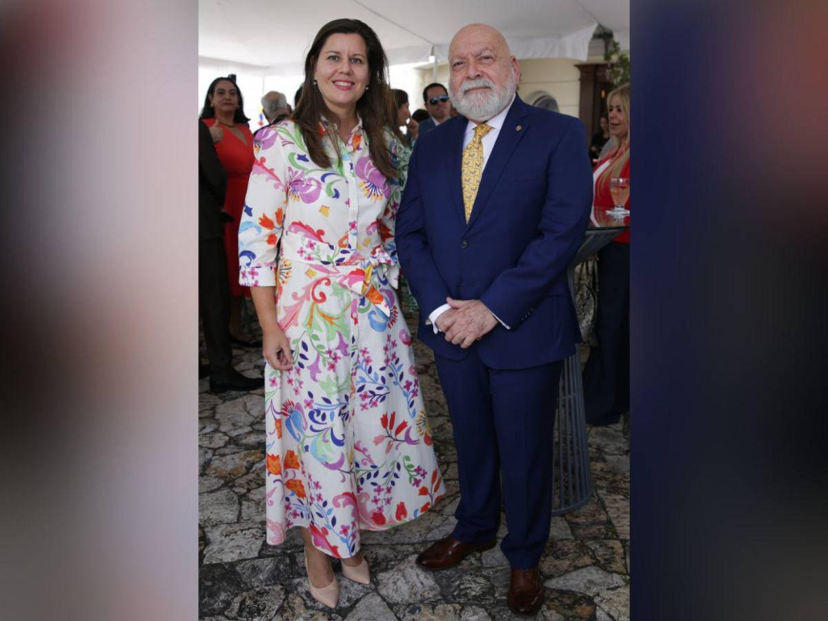 Embajada de Ecuador conmemora 216 años de independencia de su país