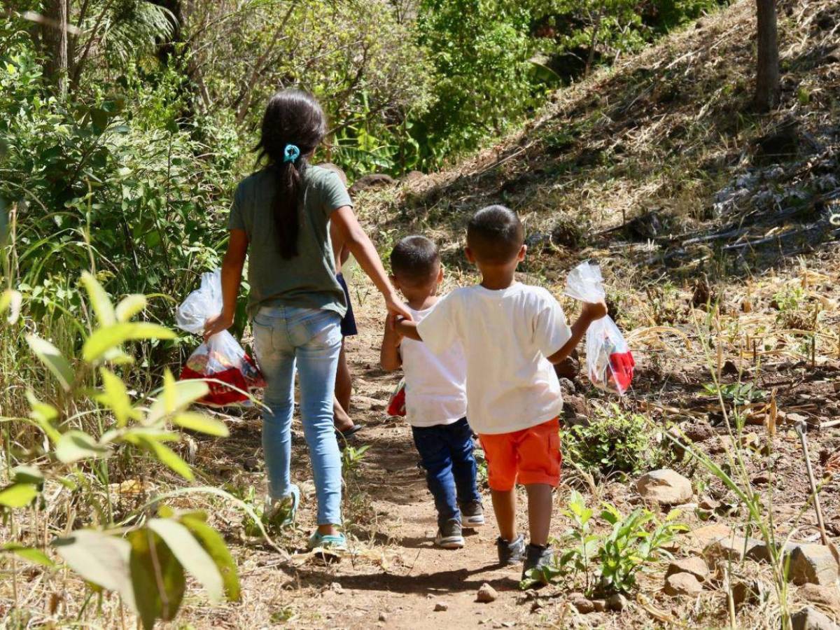 Con dulces que llegan al corazón, EL HERALDO y sus lectores alegran a los niños del Corredor Seco