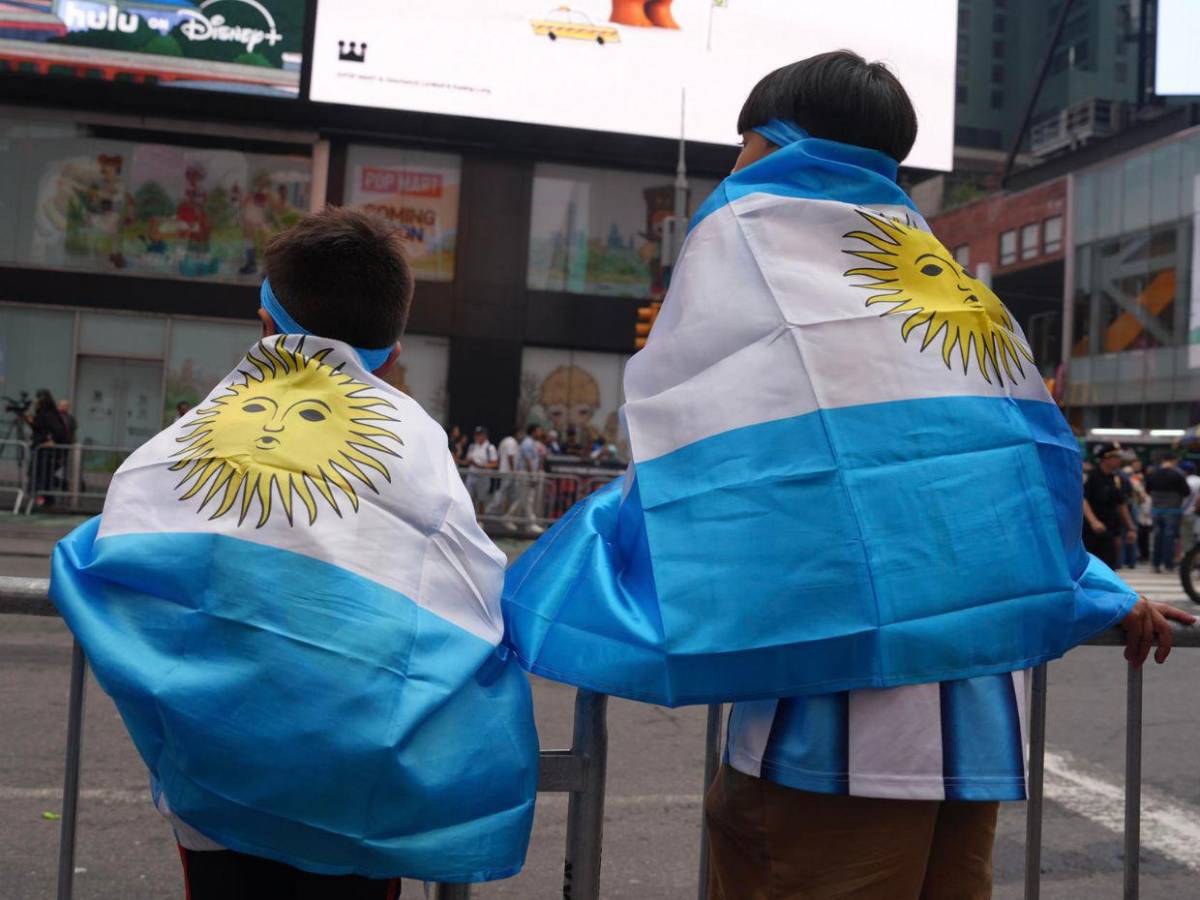 Fiebre mundialista en Nueva York: las calles viven una gran fiesta previo a la final España-Argentina