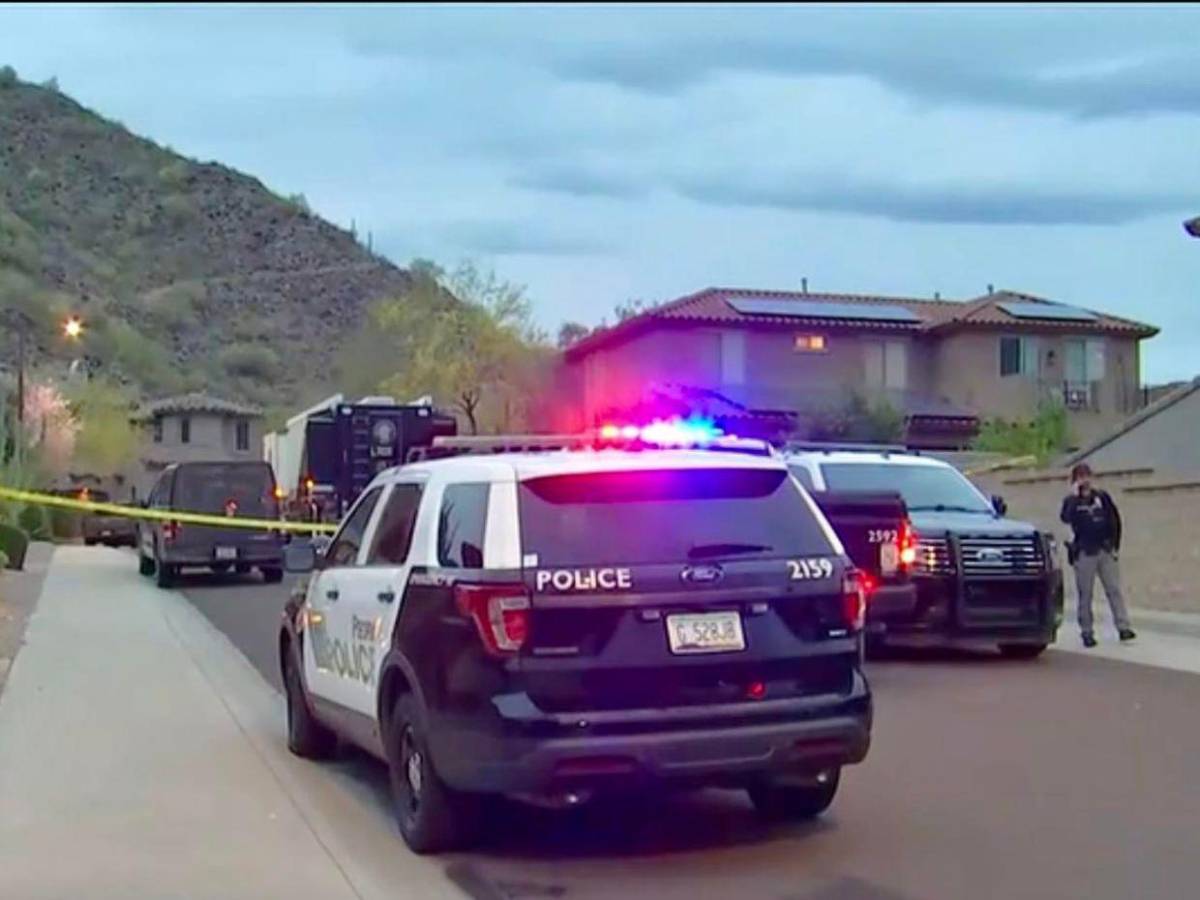 Doble parricidio: joven llamó al 911 para confesar que mató a sus padres en Arizona