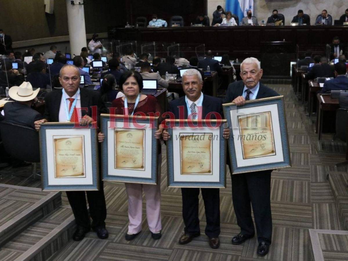 Congreso Nacional galardona a cuatro empleados por su larga trayectoria