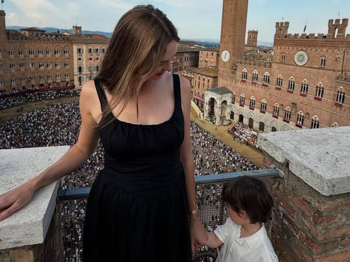 Karlie Kloss y Joshua Kushner dan la bienvenida a su tercera hija, Rae Florence