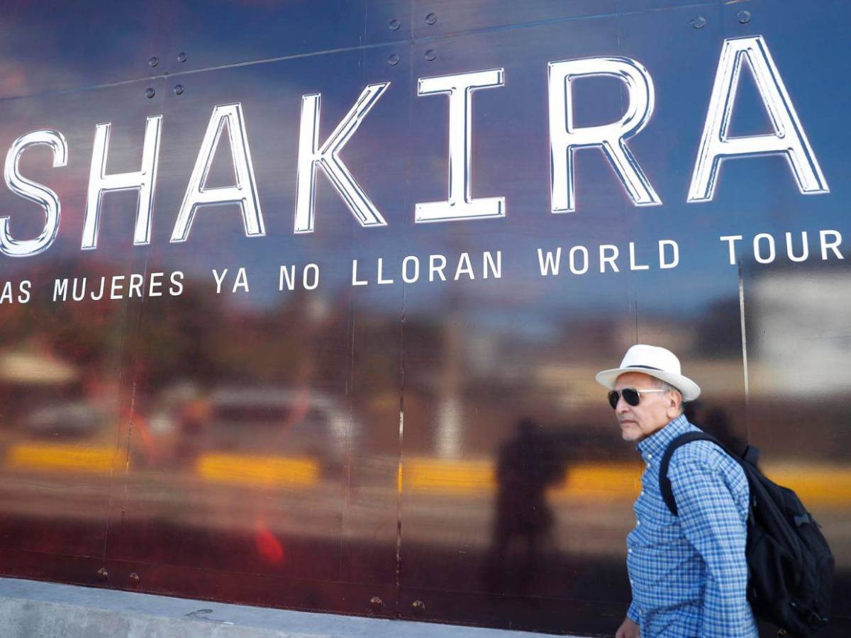 Shakira reúne a Centroamérica en San Salvador: hondureños entre los miles de asistentes