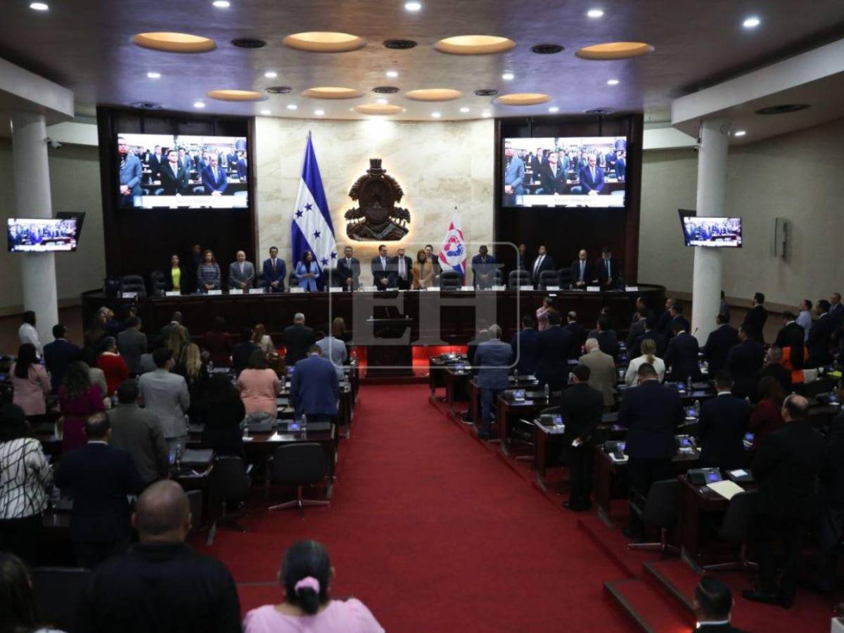 ¿Qué sanciones tendrán diputados que no cumplan con el nuevo código de vestimenta del Congreso?