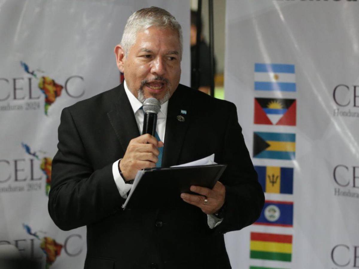 ¿Qué beneficios tendrán Enrique Reina y otras personas a las que se le otorgaron pasaportes diplomáticos?