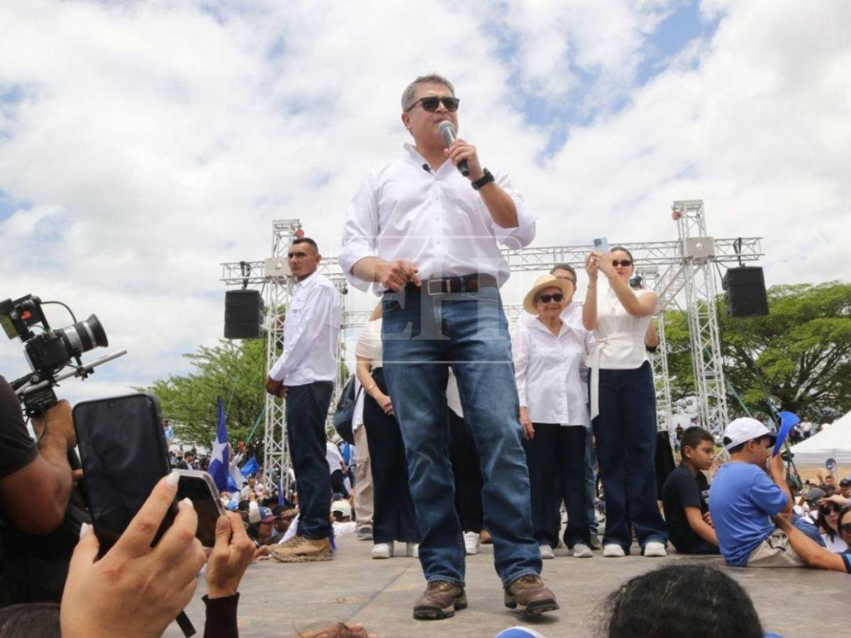 ¿Cuánto costó el vuelo privado que trajo a Juan Orlando Hernández a Honduras?