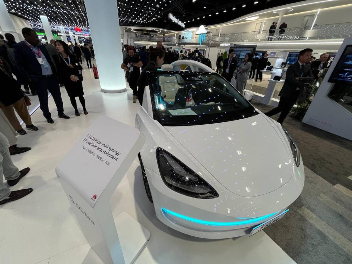 Empresas como Huawei mantuvieron en exhibición vehículos que llamaron mucho la atención de los asistentes al Mobile World Congress 2024 en Barcelona, España.