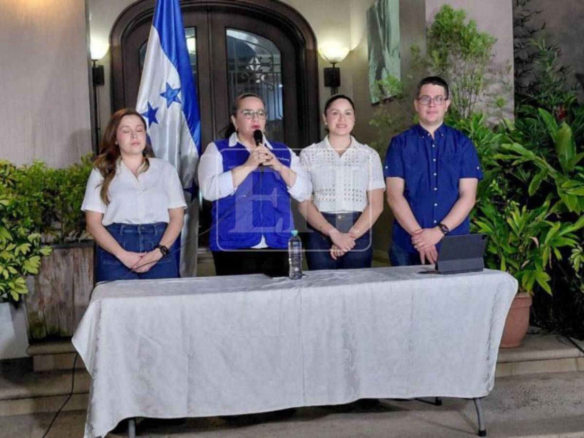 De rodillas y con una oración: así reaccionó Ana García tras anuncio de indulto a Juan Orlando Hernández