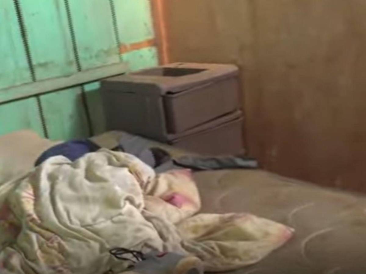 Adolescente que golpeaba a sus hijas en la capital vivía con hombre 59 años mayor