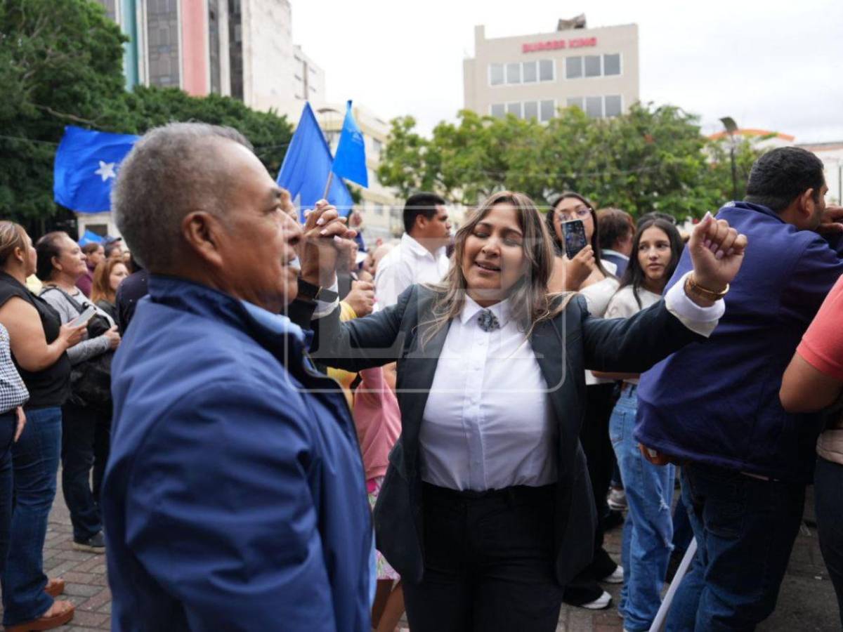 Simpatizantes llenan el centro de Tegucigalpa por investidura de Nasry Asfura