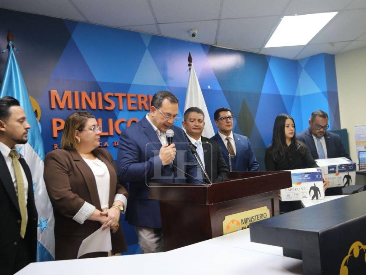 MP promete investigar sin sesgo juicios políticos, tras recibir expedientes