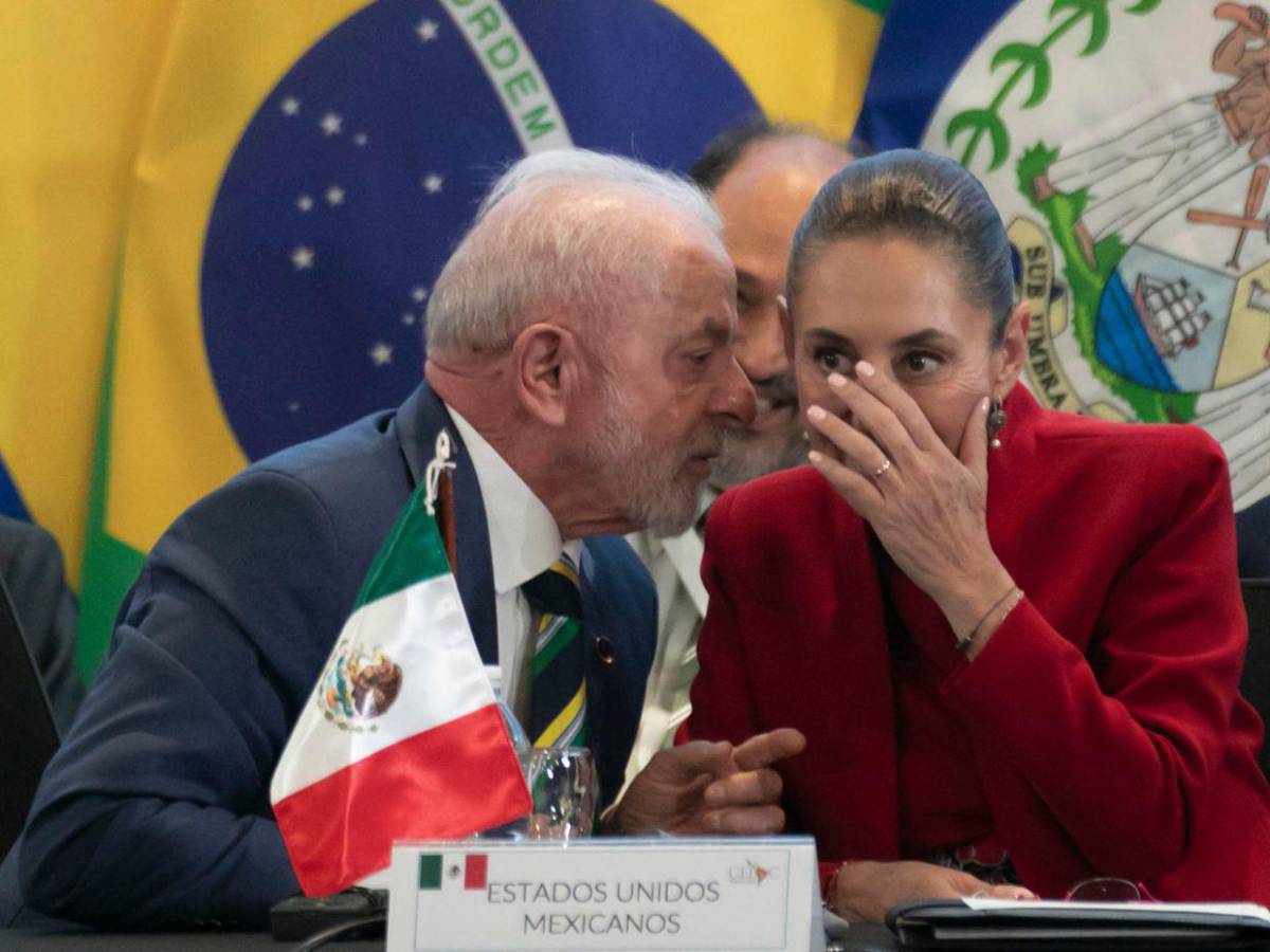 Entre secreteo y aburrimiento: los momentos y gestos incómodos en la Cumbre de la Celac