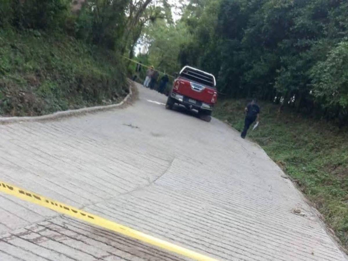Dos hombres fueron hallados muertos en su carro: supuestamente le dieron “jalón” a un hombre