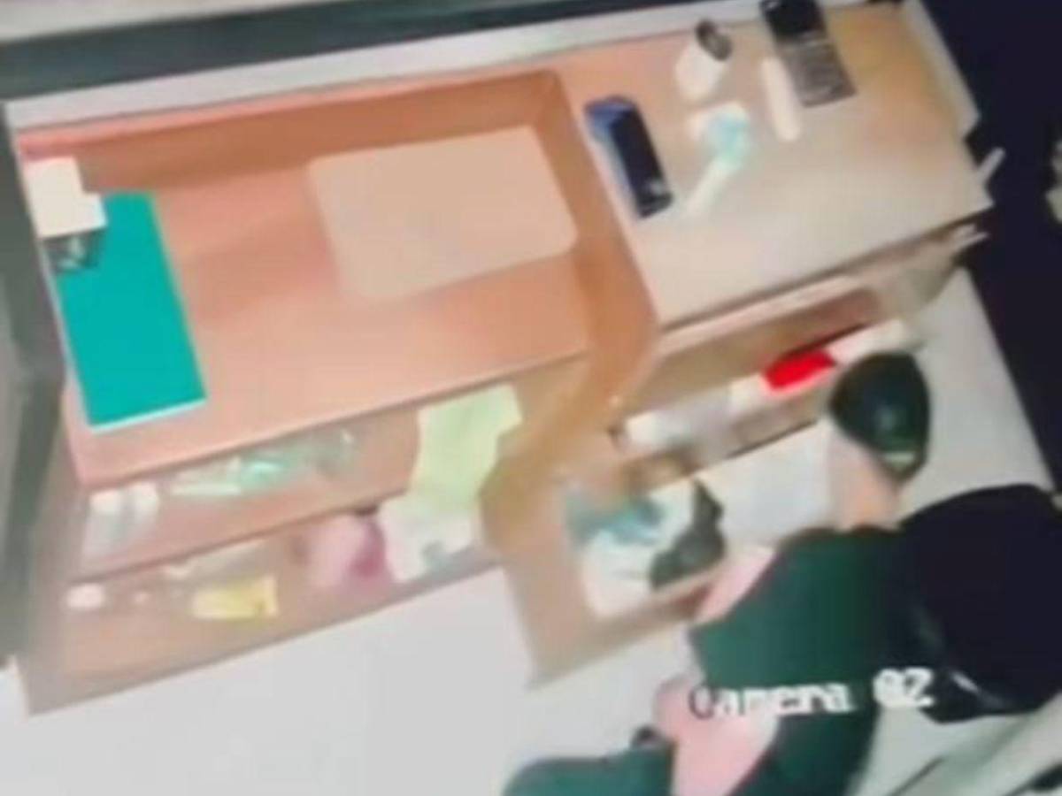 Cuadro a cuadro: asaltan negocio de Facundo Caballero en San Pedro Sula