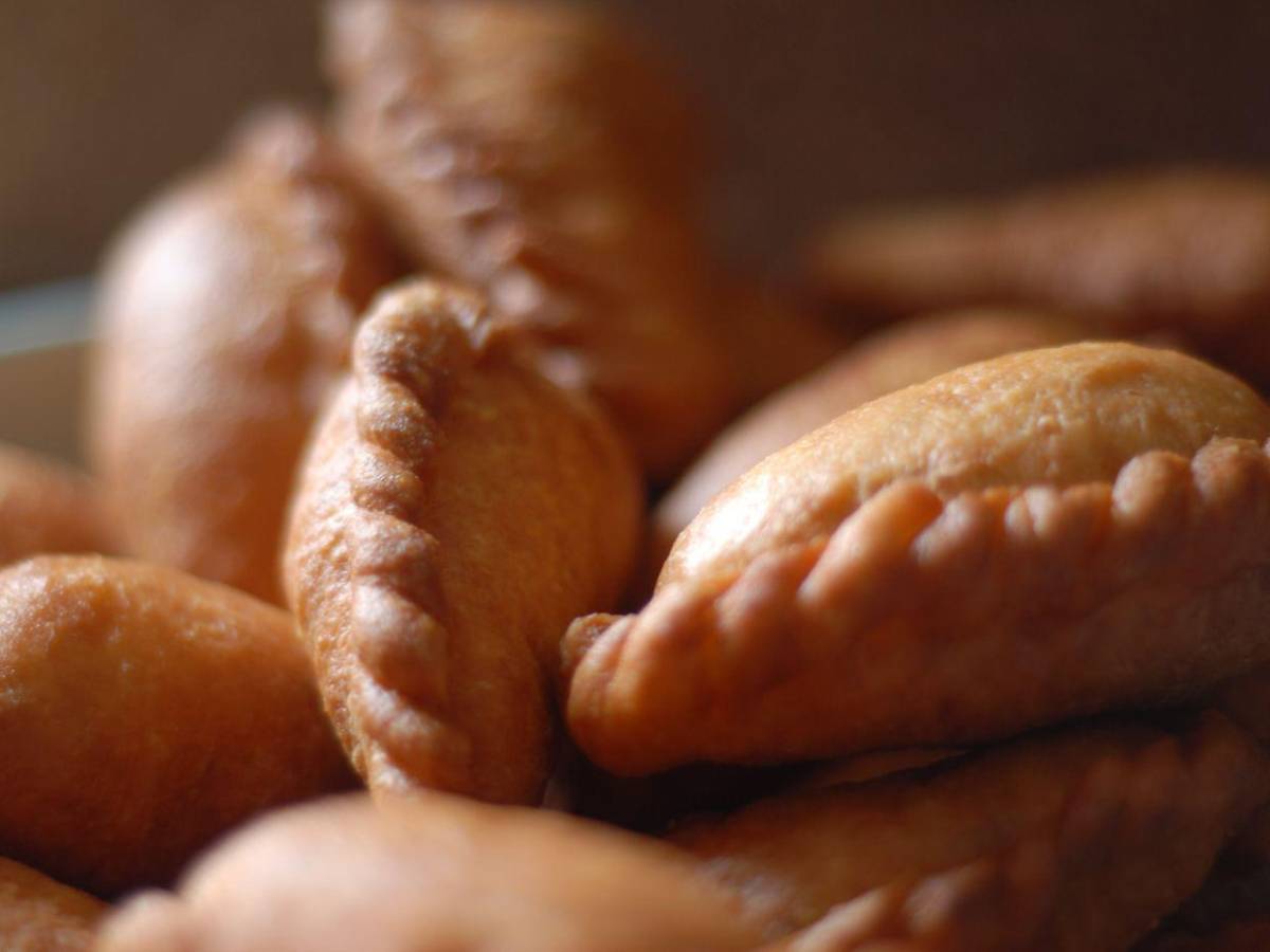 Mujer mata a 40 pandilleros dándoles empanadas envenenadas en Haití Mujer mata a 40 pandilleros dándoles empanadas envenenadas en Haití
