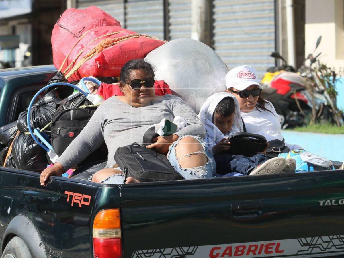 Algunos hasta guindados: así fueron captados viajeros en salida al sur tras Semana Santa