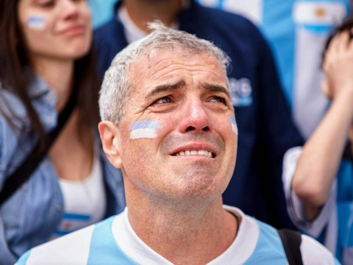 ¿No pagan la pensión, pero quieren vivir en el estadio?: Argentina cierra estadios a padres morosos