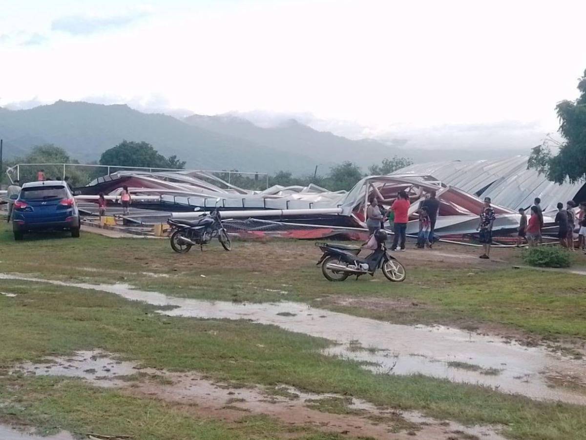 Mario Moncada revela por qué se desplomó el polideportivo en Olanchito