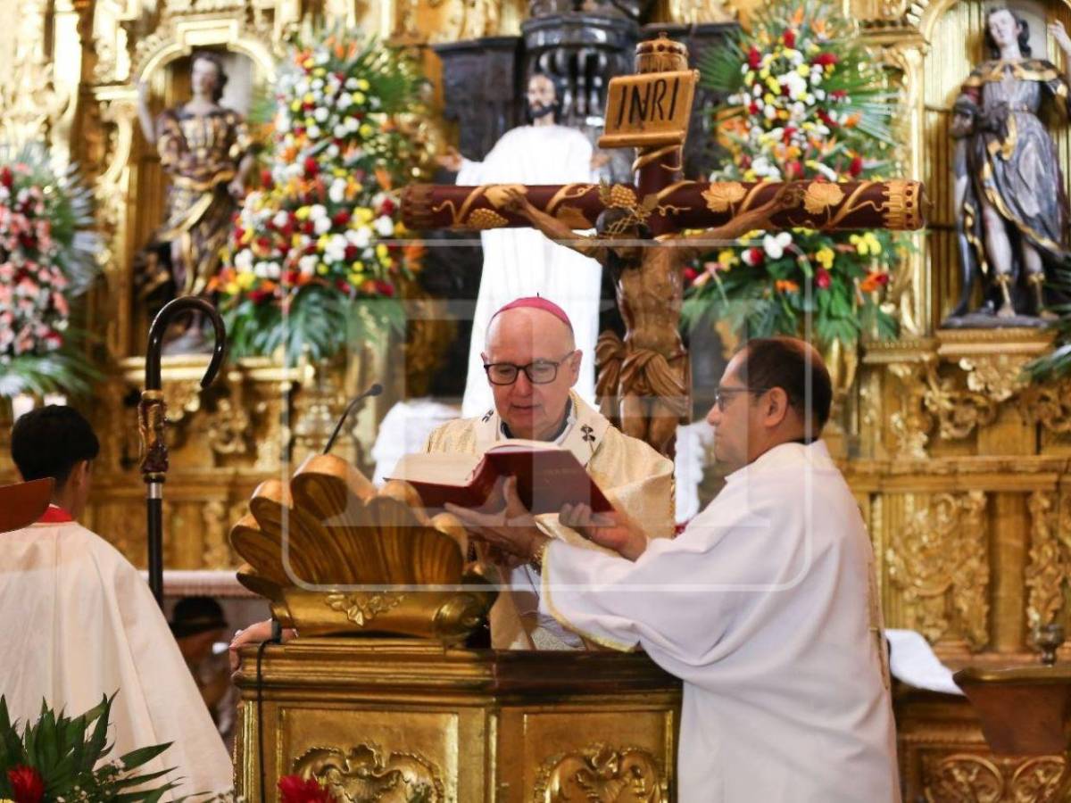 Catedral San Miguel Arcángel se llena de fe en el cierre de Semana Santa 2026