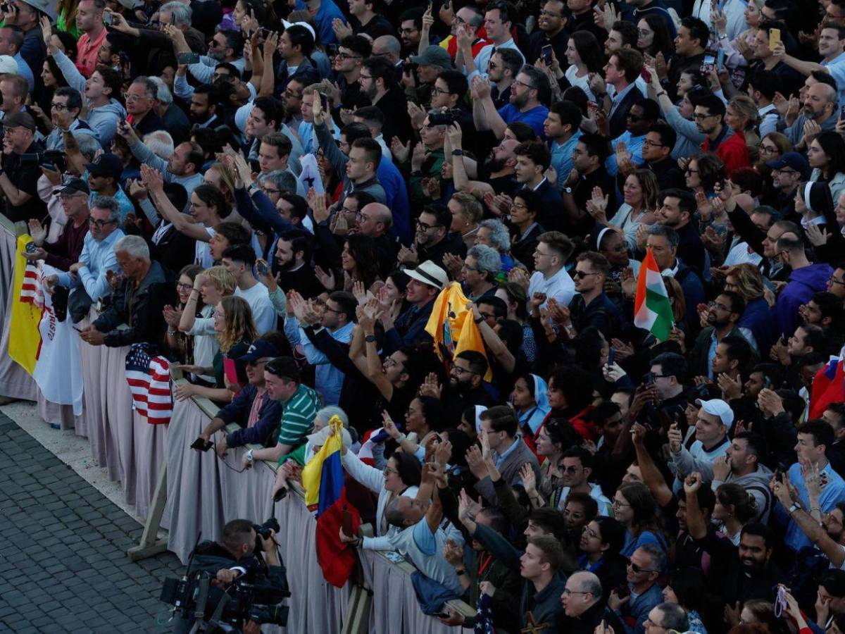 Multitud histórica: más de 150,000 personas recibieron al Papa León XIV