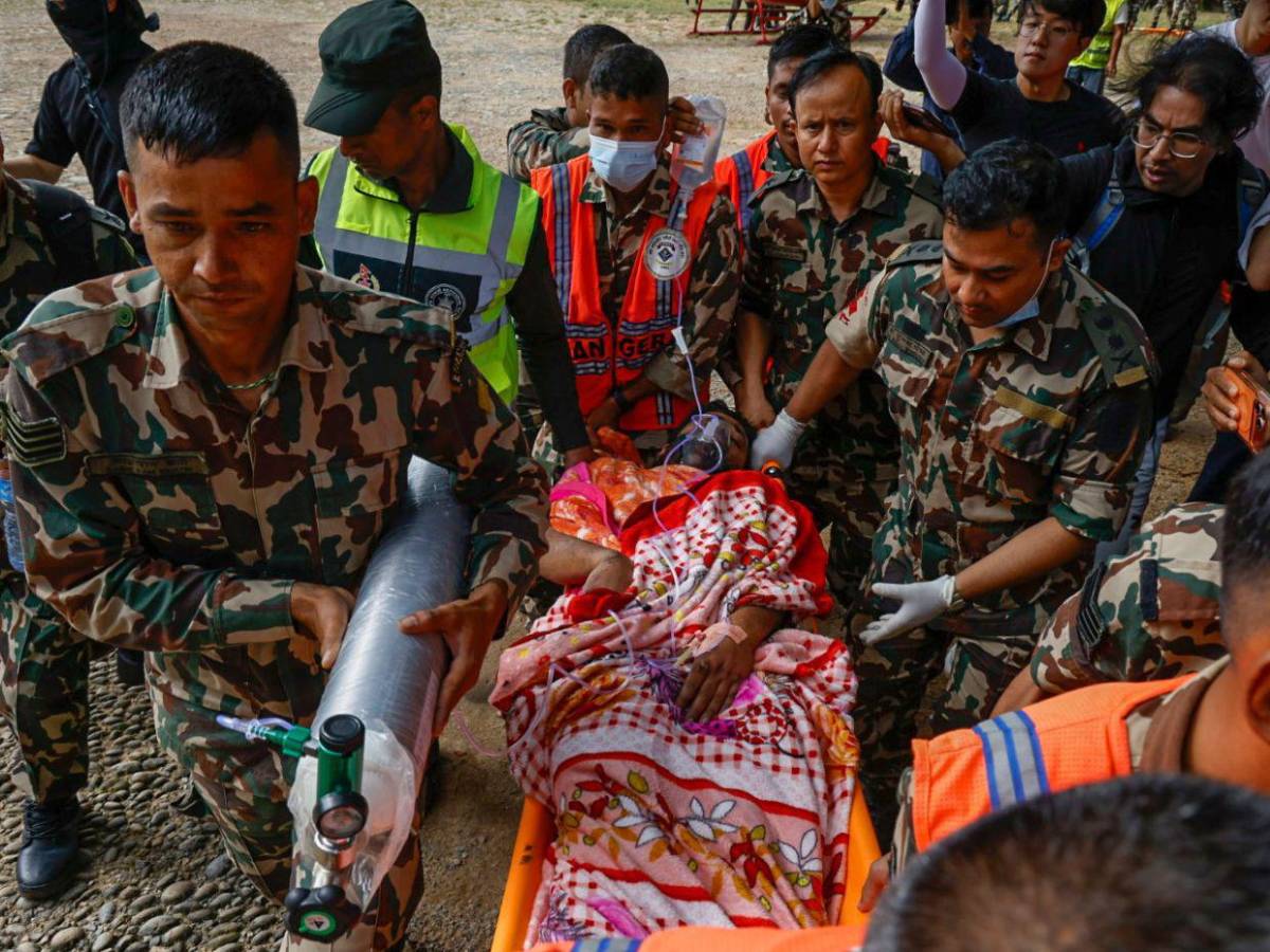 En cuanto veía la luz, gritaba: el relato de un chino que estuvo atrapado 11 días en un túnel de Nepal