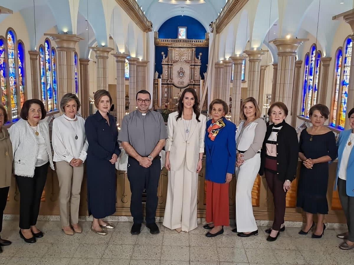 La Fundación funciona como un equipo donde todos tienen la responsabilidad y fervor de trabajar unidas por la Patrona de Honduras.