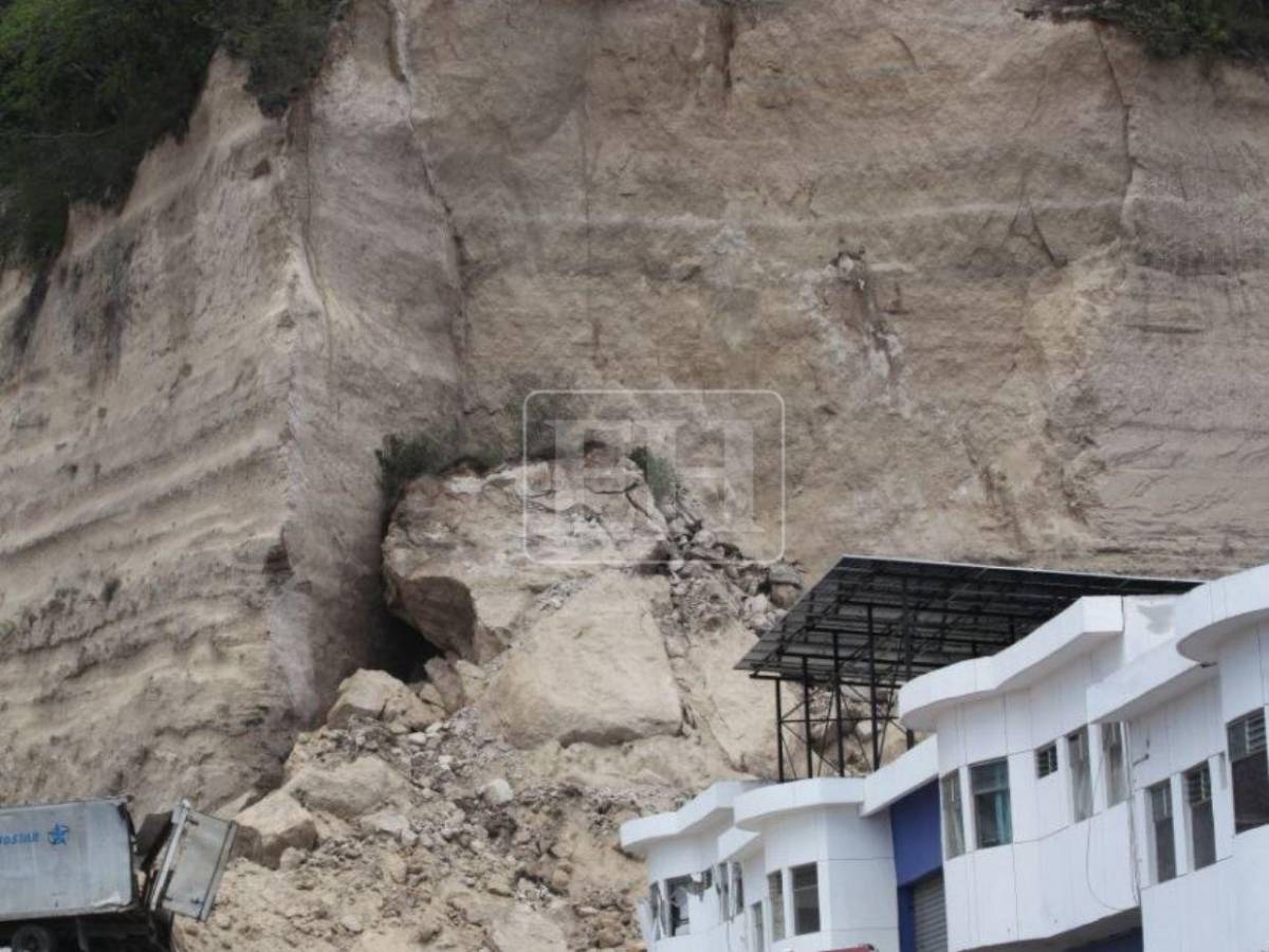 ¿Durante cuánto tiempo suspende operaciones empresa afectada en tragedia de el Anillo Periférico? Esto se sabe