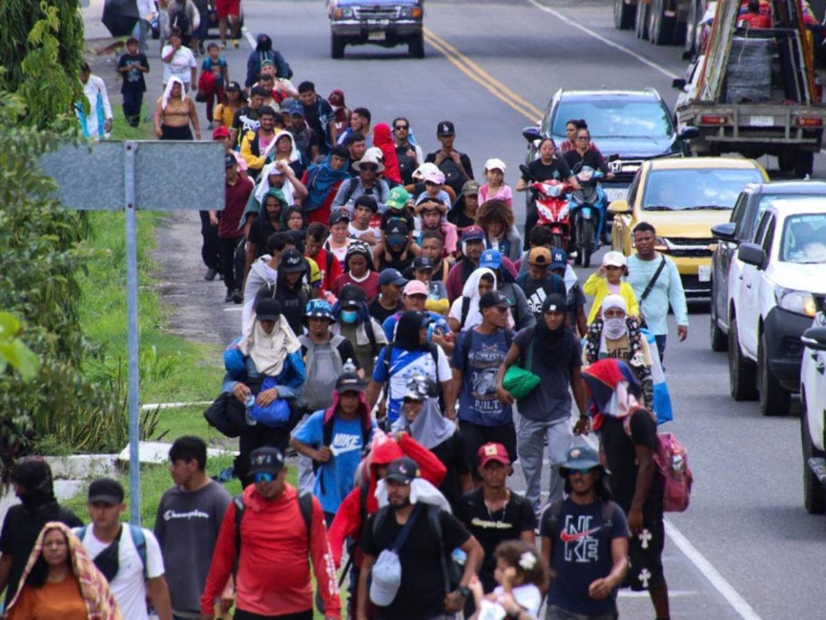 Hondureños y más migrantes dejan todo atrás y emprenden caravana en busca del “sueño americano”