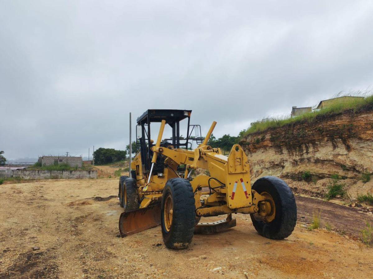 Maleza y abandono rodean el proyecto Villa Solidaridad en el Distrito Central