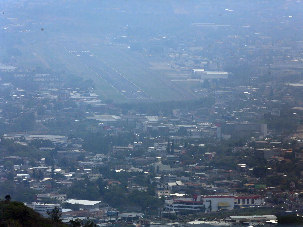 Además de los problemas de salud, por la densa capa de humo restringe la visibilidad y en consecuencia el Aeropuerto Toncontín dejó de operar desde el jueves.
