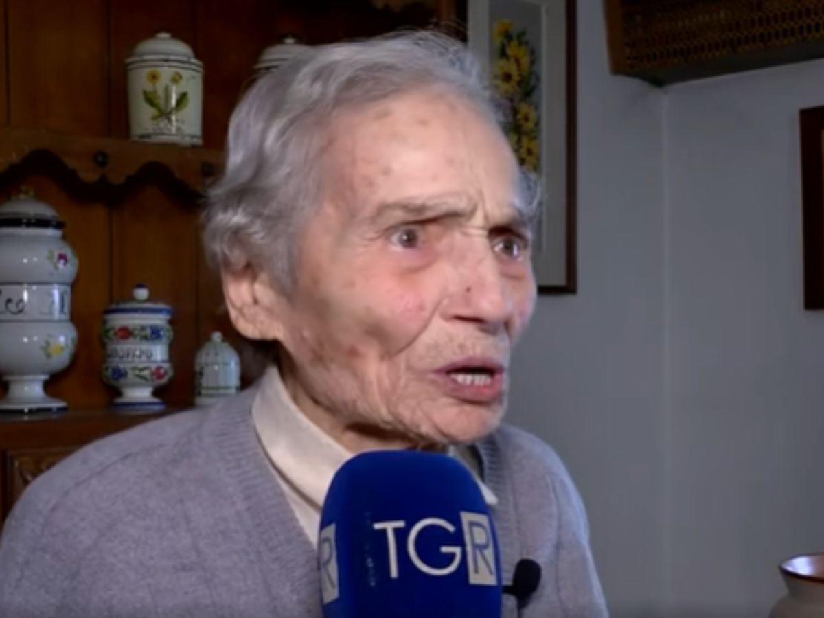 Detienen a mujer de 103 años que conducía sin licencia