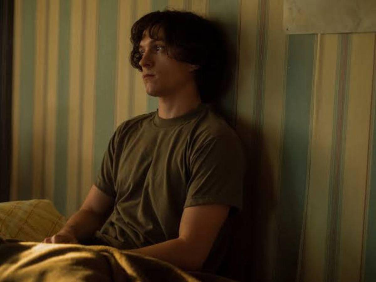 Tom Holland coquetea con la idea de ser James Bond