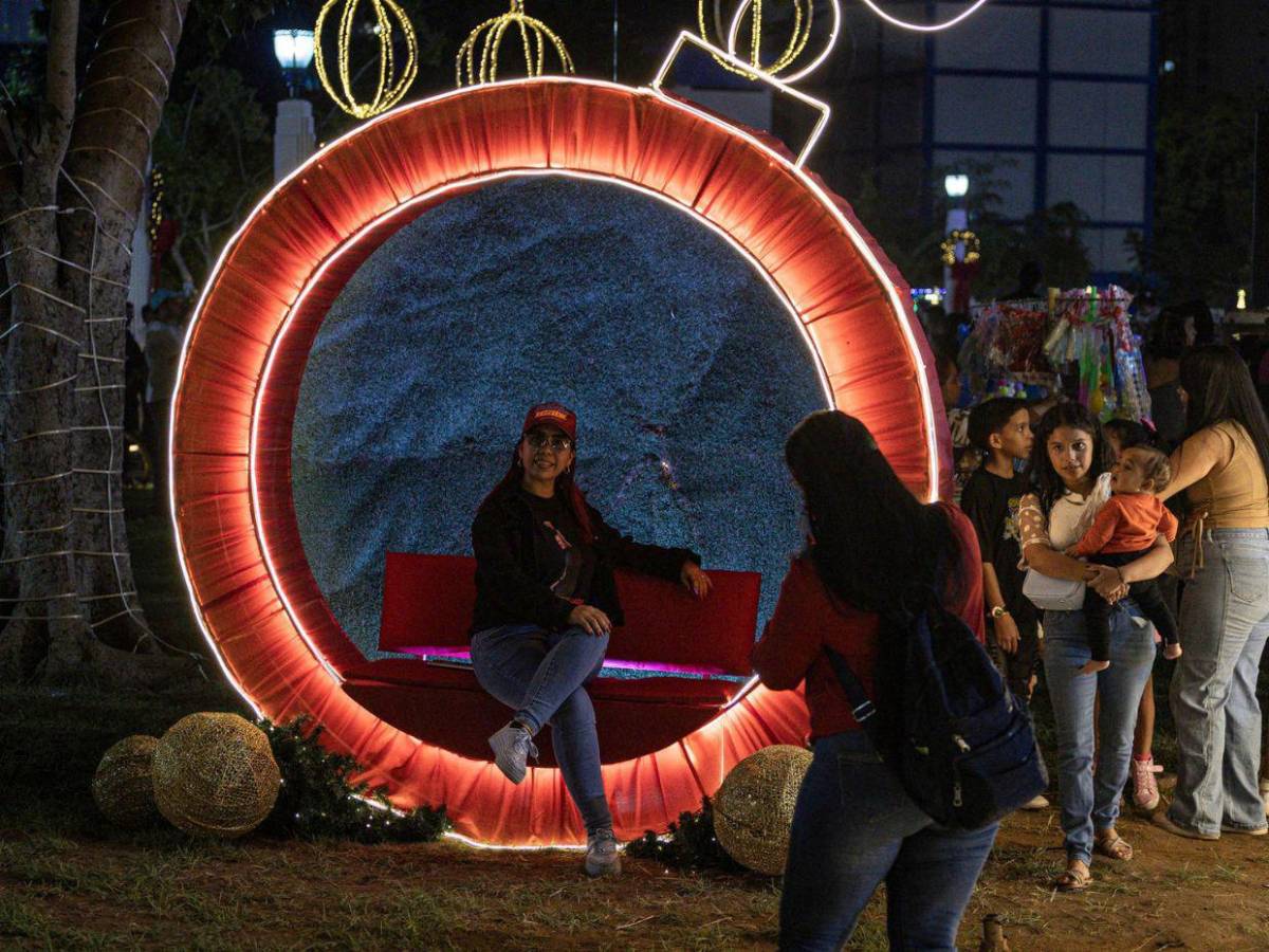 Entre sinsabores y bengalas: así celebra Venezuela la Navidad en octubre