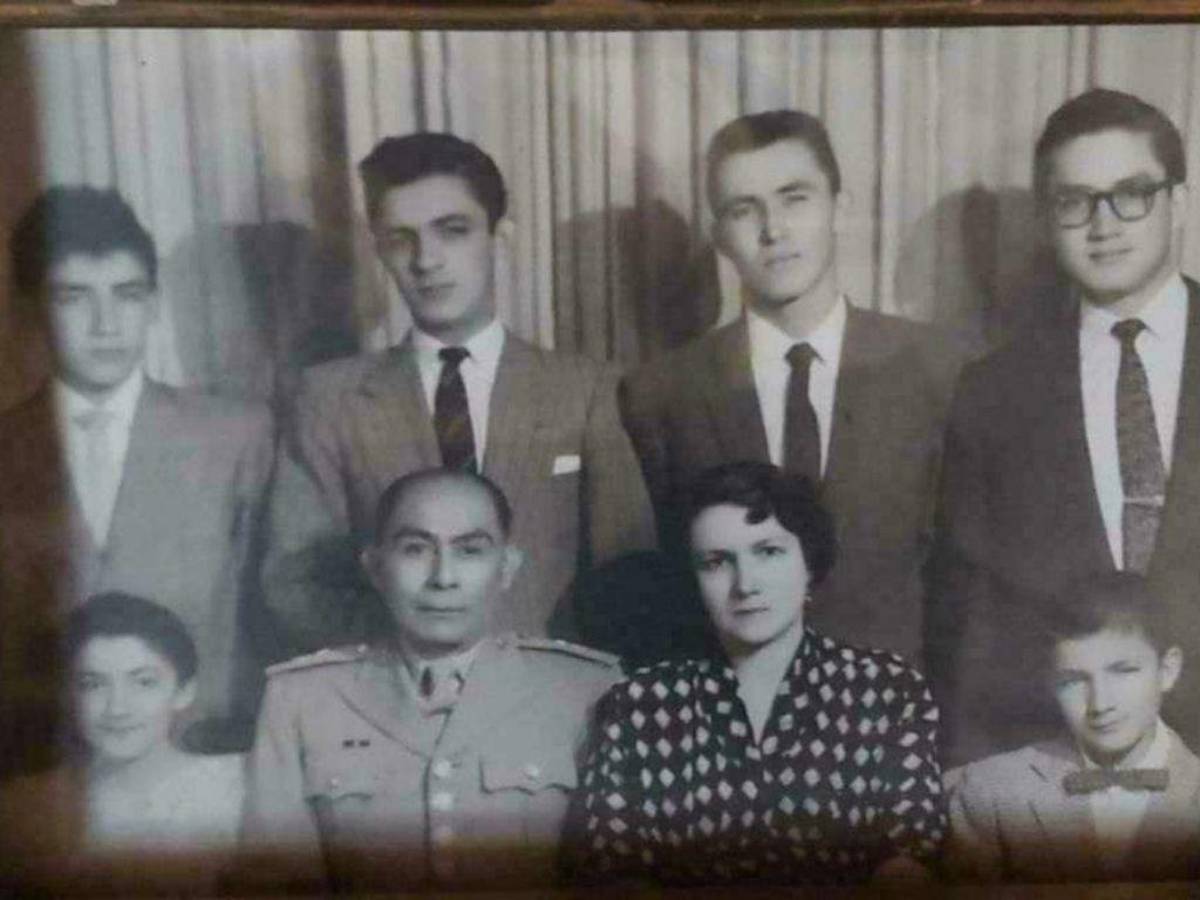 Postal de la familia Jiménez González, con el patriarca don Florencio.