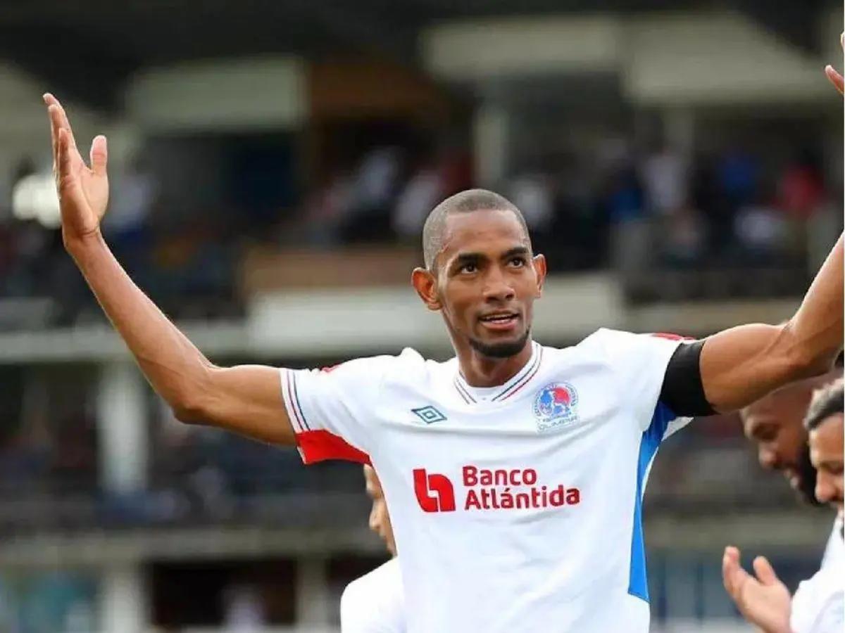 Fichajes: Motagua lo descarta en plena pretemporada, Olimpia lo envía a préstamo y futuro de Quioto