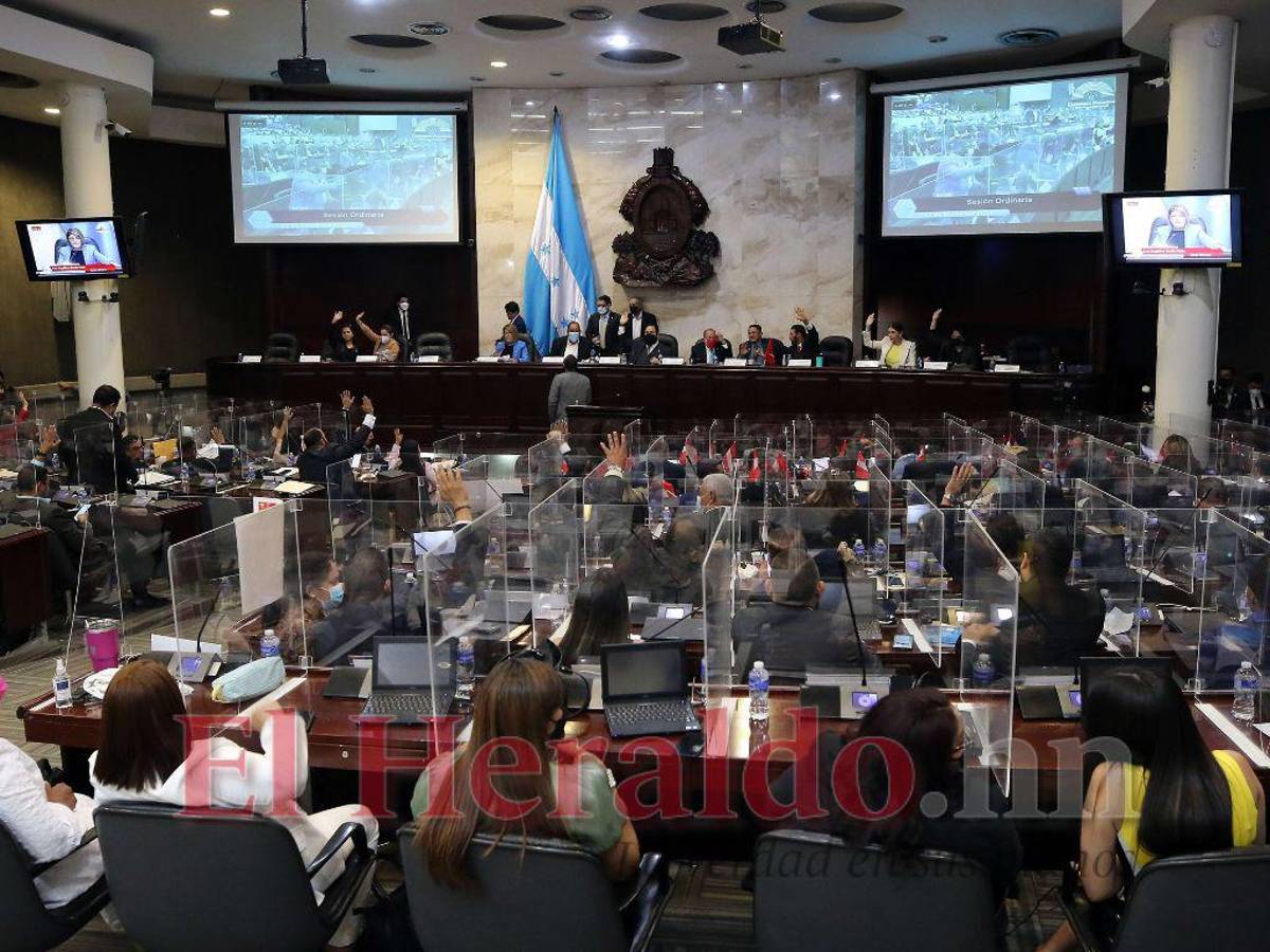 La inestabilidad política es otro factor que ahuyenta la llegada de inversionistas al país.