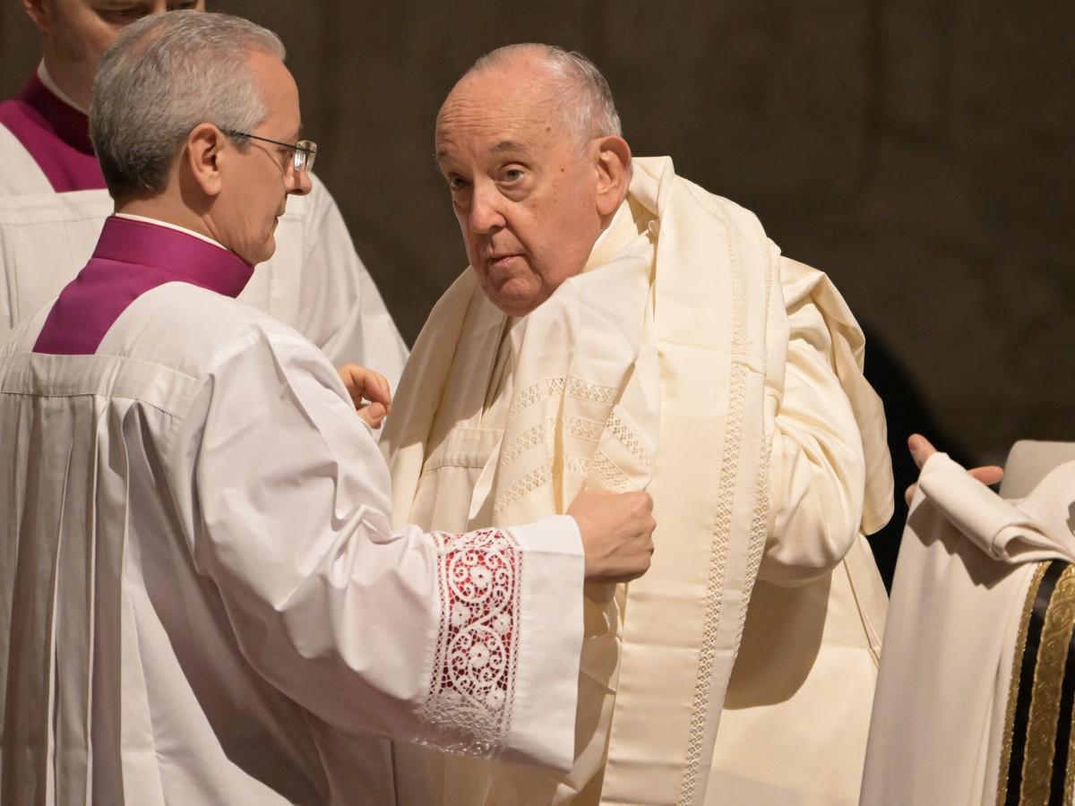 Papa en misa de Nochebuena: “Nuestro corazón está en Belén”
