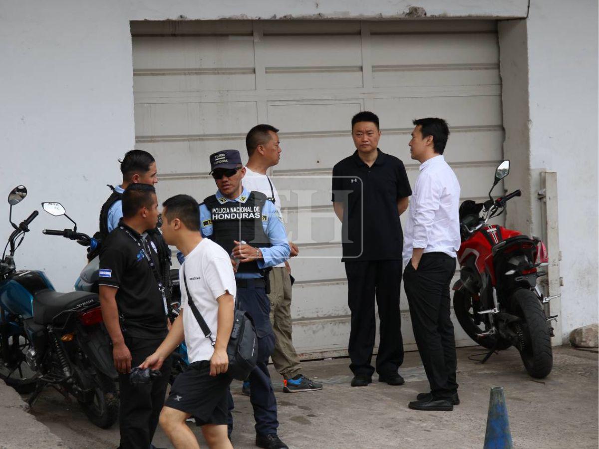 Le disparó en la cabeza: guardia mató a adolescente chino dentro de su negocio en la 21 de Febrero