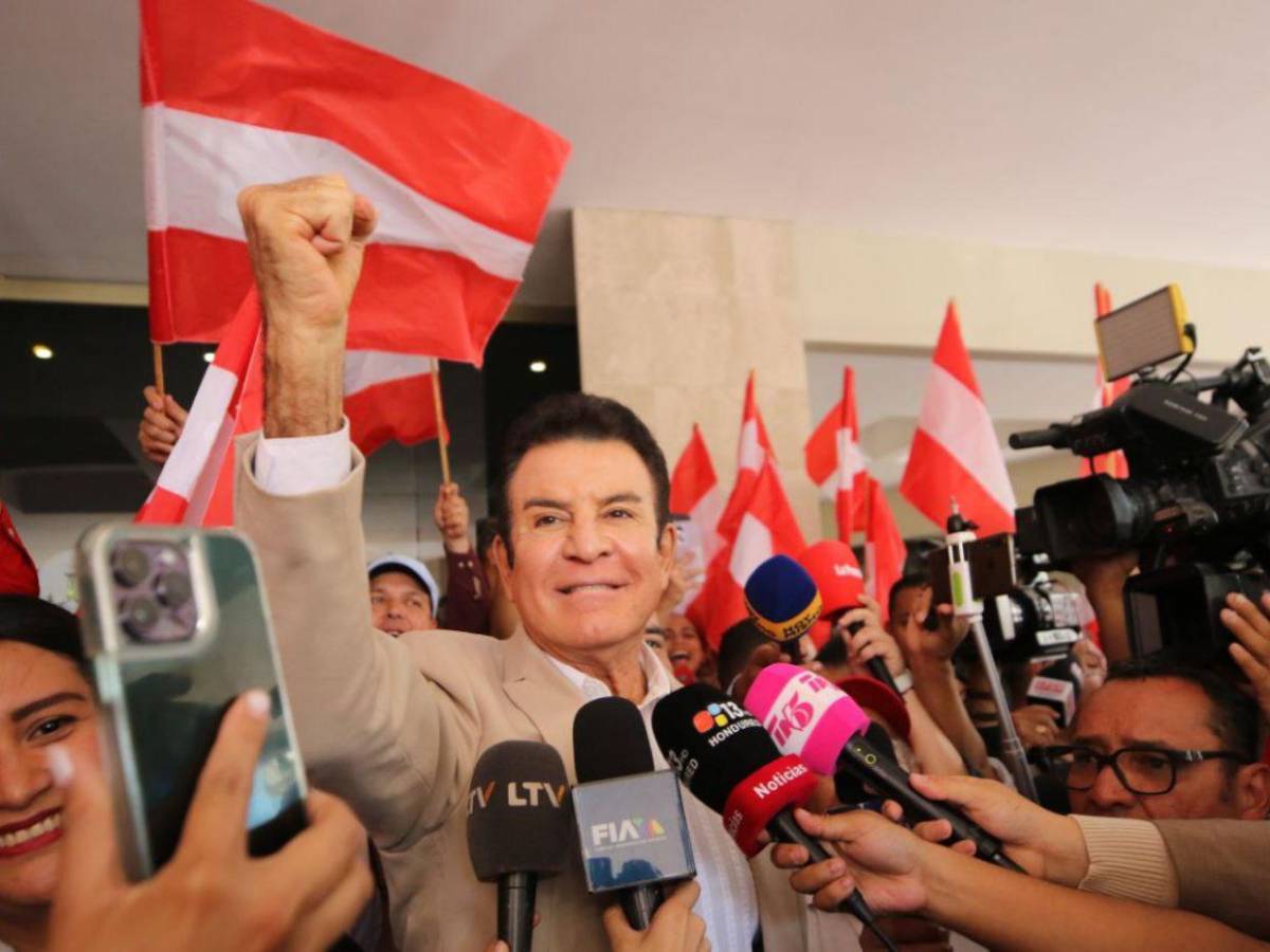 Líderes y simpatizantes liberales y nacionalistas llegan a respaldar a consejeras del CNE Líderes y simpatizantes liberales y nacionalistas llegan a respaldar a consejeras del CNE