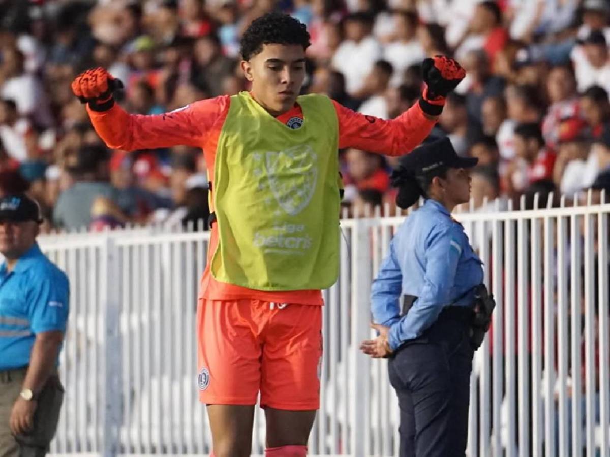Jugador de Motagua se graduó de la universidad en Estados Unidos: Así lo celebraron