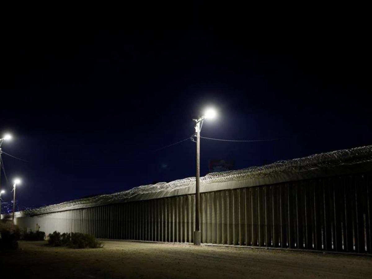 ¿En qué consiste la política de “deportaciones rápidas” de Trump?