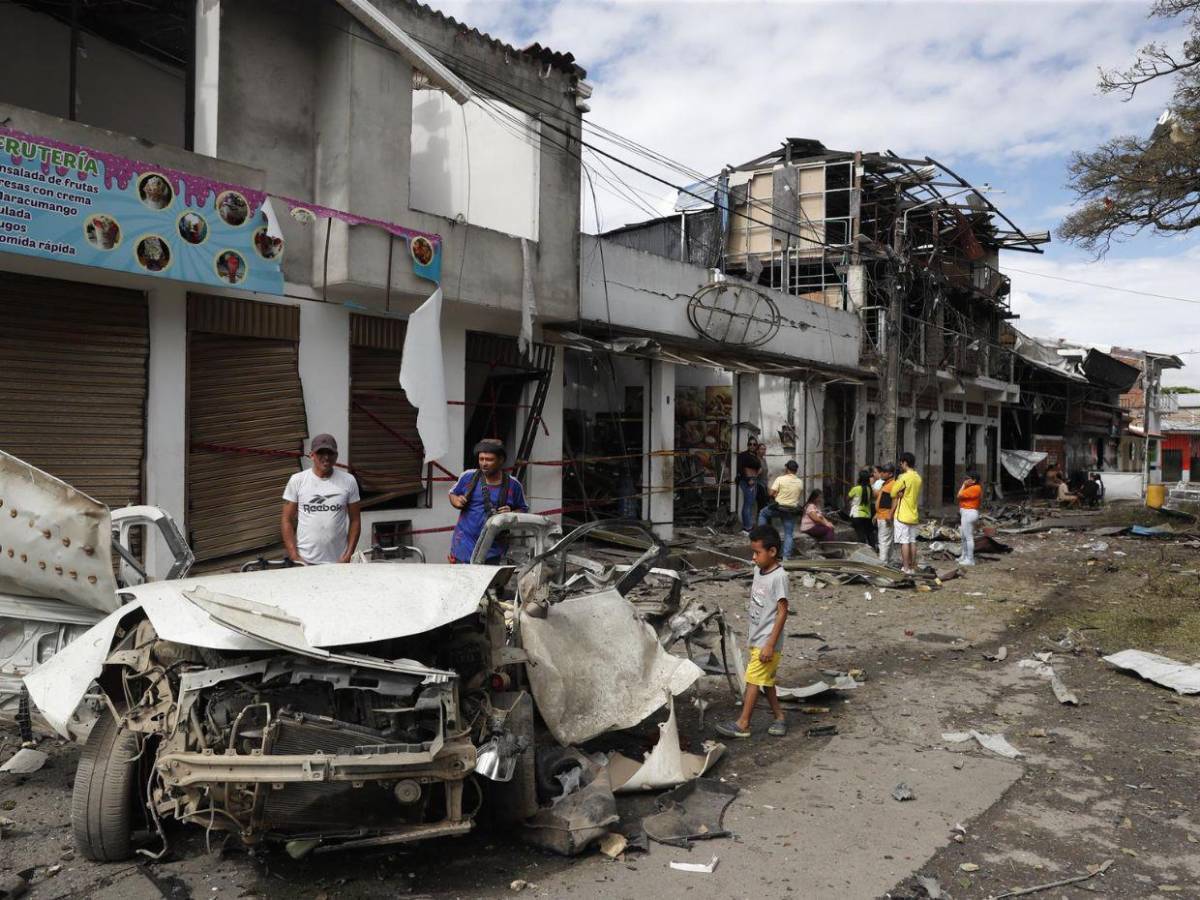Tres coches bomba y un cilindro de gas: lo que se sabe de las explosiones en Colombia