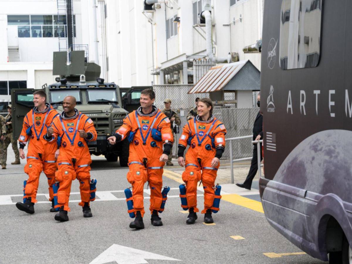 Artemis II incluye por primera vez a una mujer, un astronauta afroamericano y uno extranjero