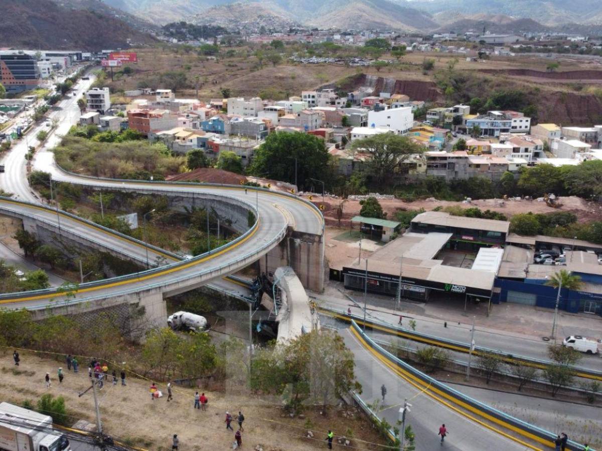 Vista aérea revela magnitud del daño en el puente Juan Manuel Gálvez