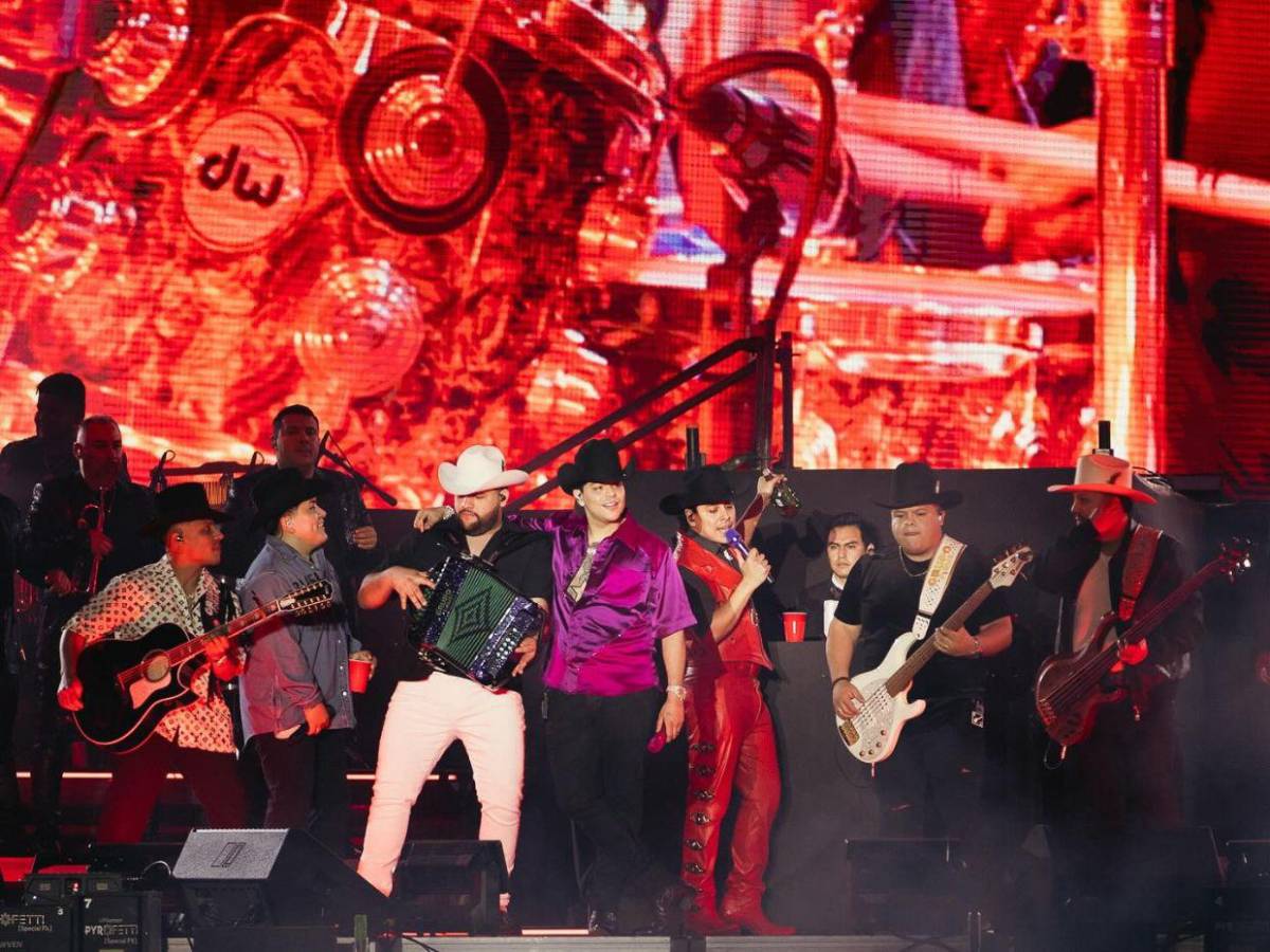 Grupo Firme dejará de cantar corridos en sus conciertos, anuncia Eduin Caz Grupo Firme dejará de cantar corridos en sus conciertos, anuncia Eduin Caz