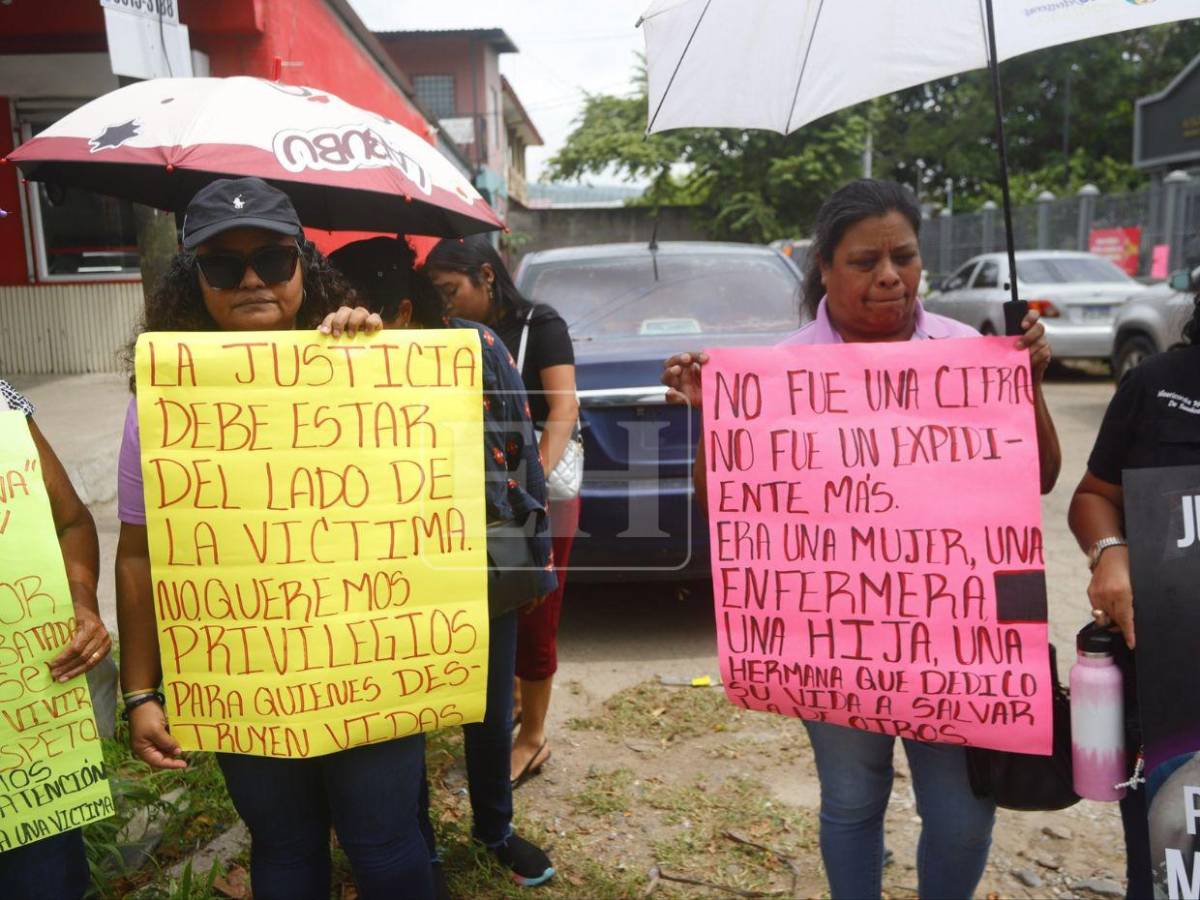 Por sus hijos, por su legado: exigen justicia para Elvia Gómez, enfermera asesinada por su pareja