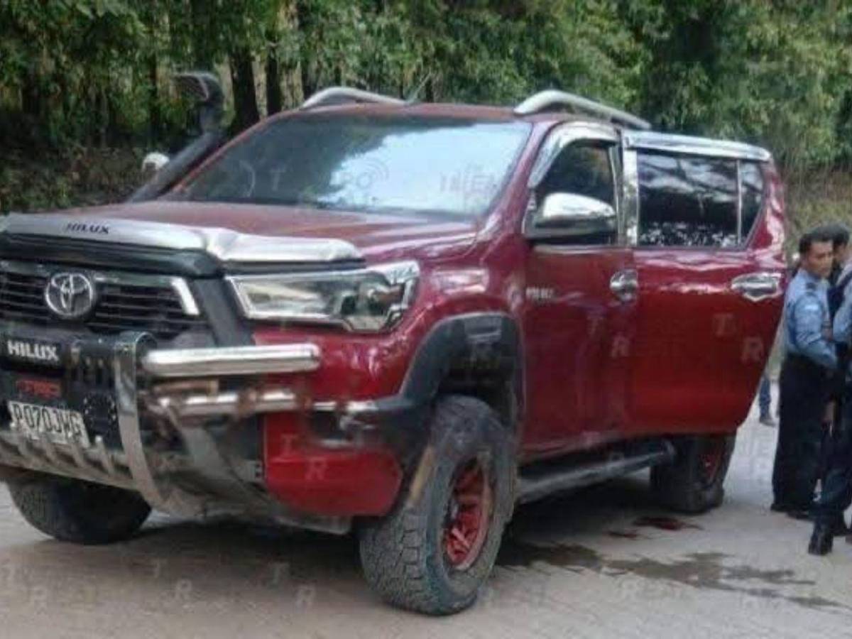 Dos hombres fueron hallados muertos en su carro: supuestamente le dieron “jalón” a un hombre