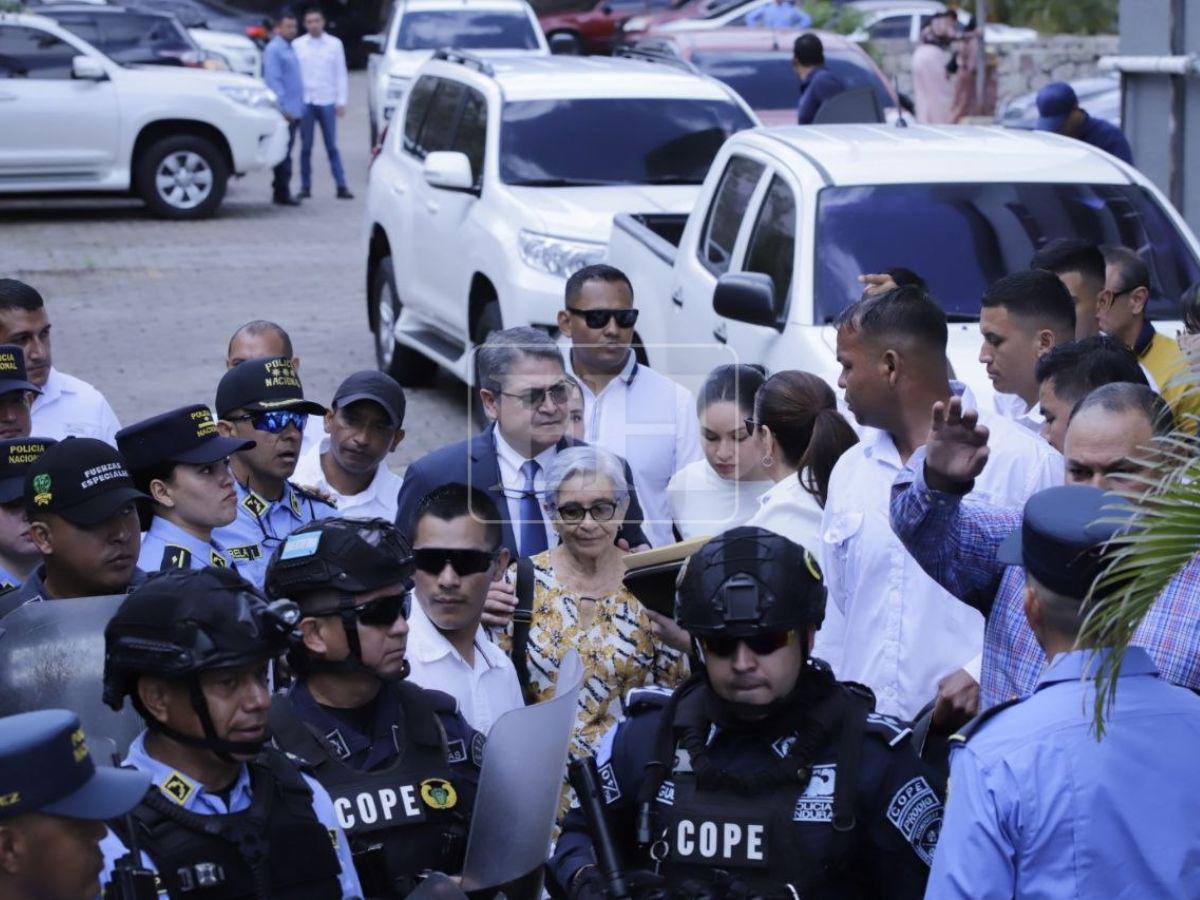 Acompañado de sus hijas, madre y esposa, JOH ingresó a la CSJ: Estoy aquí acompañado de mi familia