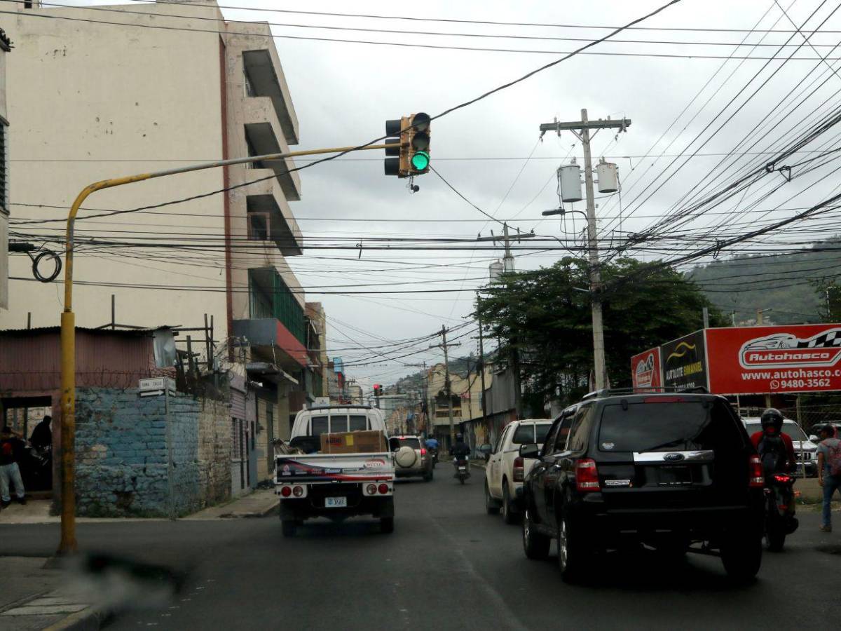 La capital tendrá semáforos inteligentes en 55 intersecciones a finales de 2026